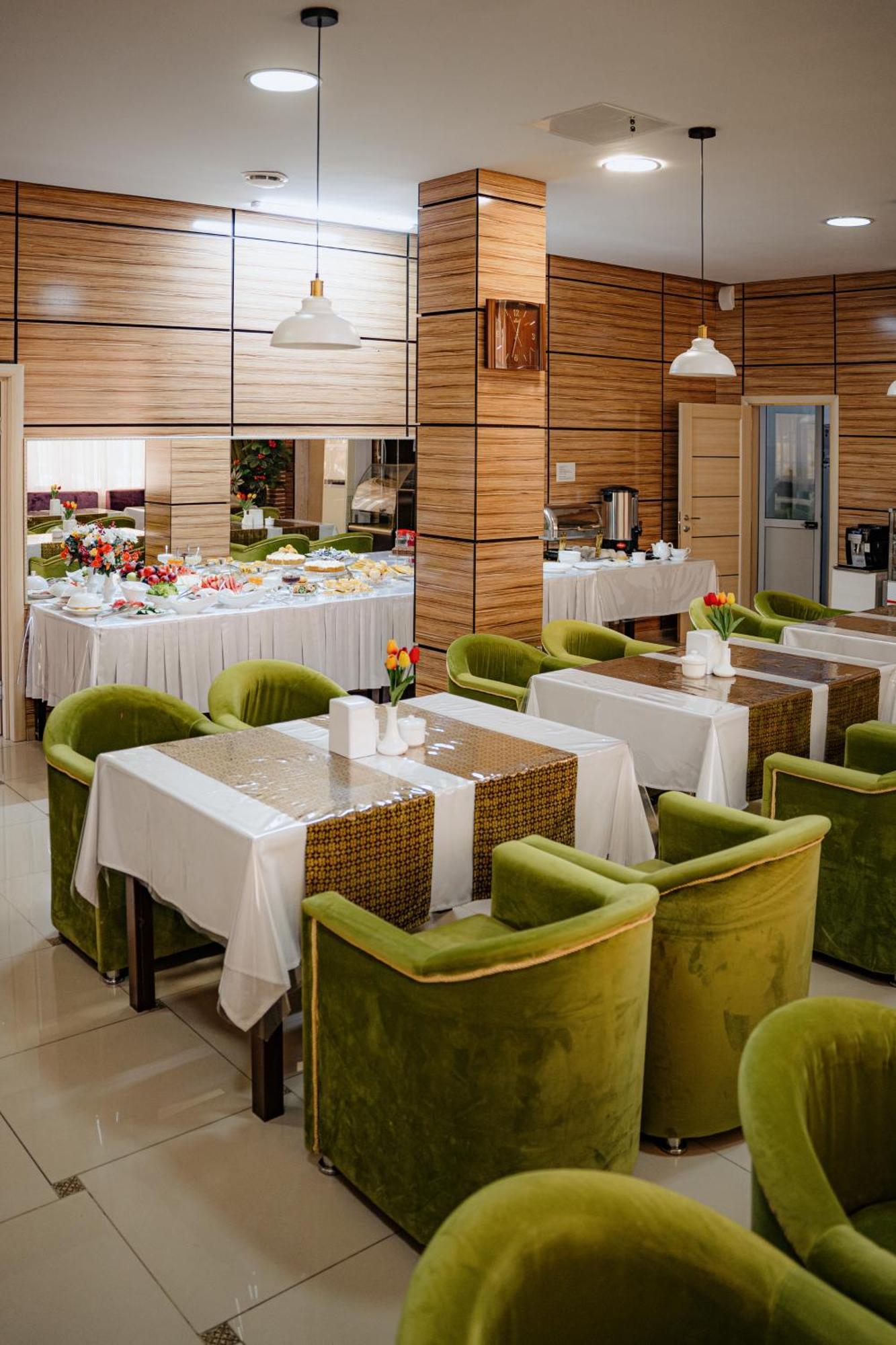 Union Plaza Hotel Nur-Sultan  Exterior photo